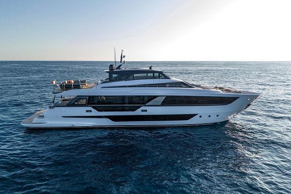 Ferretti Yachts 1000 Skydeck for Sale